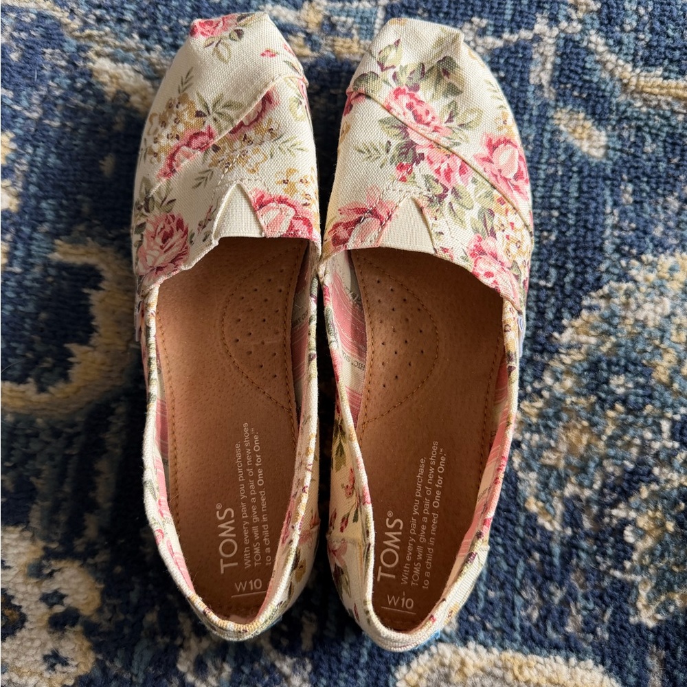 TOMS Women's Pink Floral Loafers